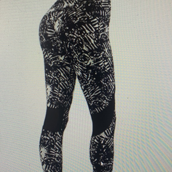 NEW Mid rise soft leggings with mesh panels - Picture 3 of 7